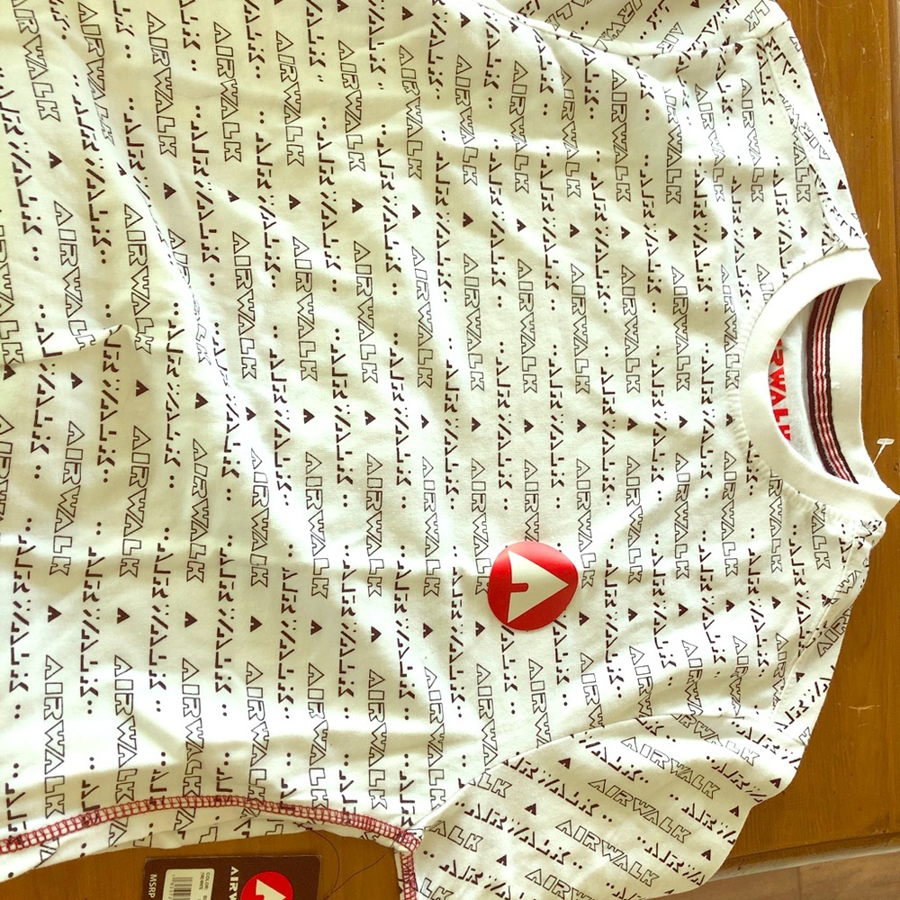 Airwalk tee